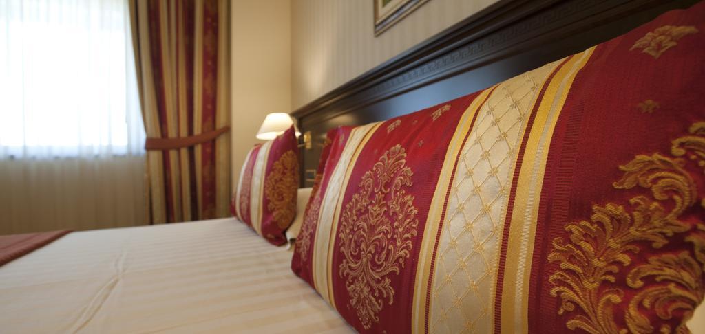 Hotel Calissano Alba  Ngoại thất bức ảnh