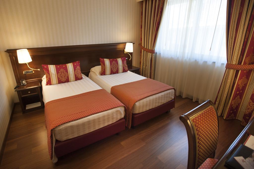 Hotel Calissano Alba  Ngoại thất bức ảnh
