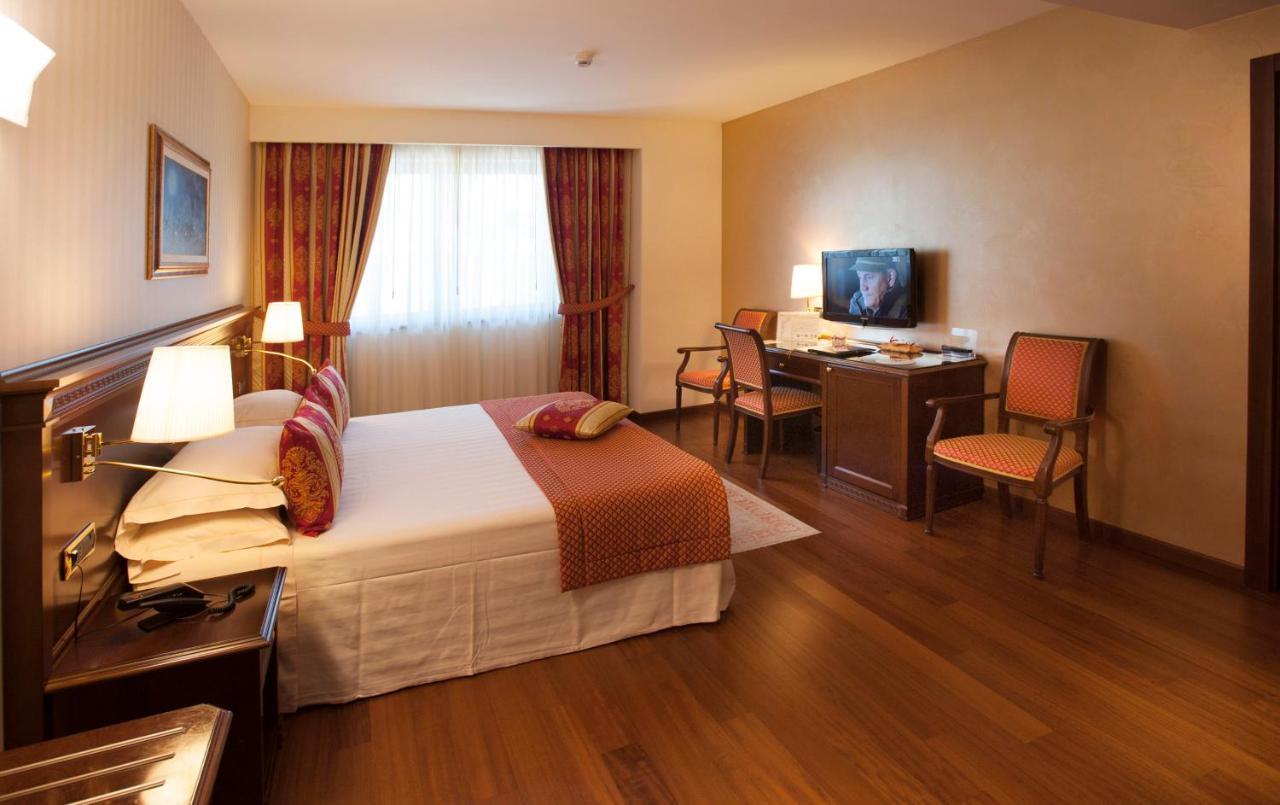 Hotel Calissano Alba  Ngoại thất bức ảnh